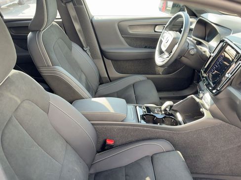 Certified 2023 Volvo XC40 Recharge Ultimate image 29