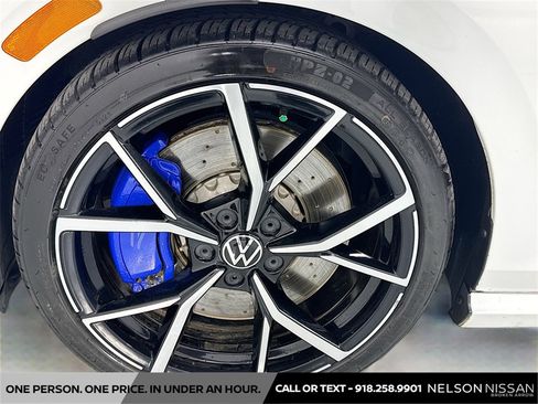 Used 2022 Volkswagen Golf R image 32