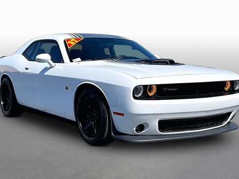 Used 2017 Dodge Challenger R/T Scat Pack RWD image 10