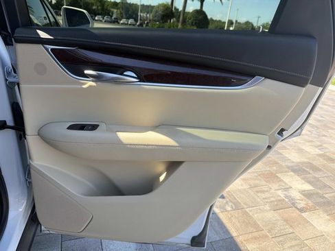 Used 2018 Cadillac XT5 Luxury w/ Driver Awareness Package FWD image 21