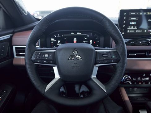 Used 2025 Mitsubishi Outlander SEL image 33