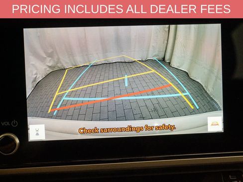 Used 2025 Toyota Camry SE FWD image 13