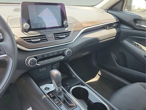 Used 2024 Nissan Altima 2.5 SV FWD image 20