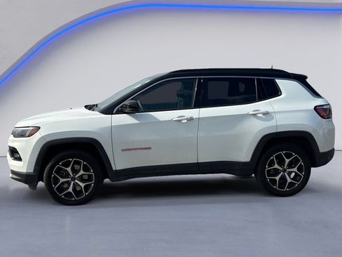 Used 2025 Jeep Compass Limited AWD/4WD image 3