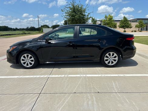 Used 2025 Toyota Corolla LE FWD image 8