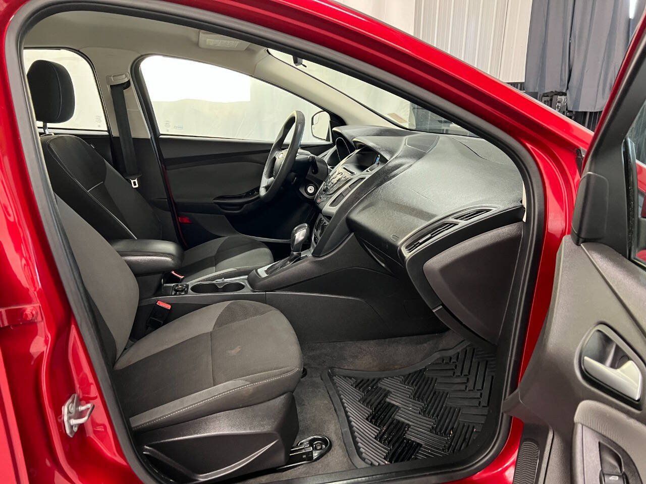 Used 2012 Ford Focus SE FWD image 11