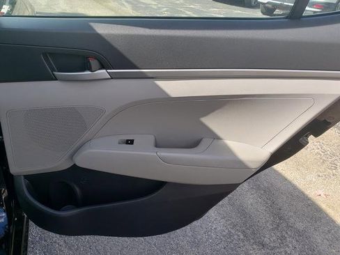 Used 2017 Hyundai Elantra SE image 14