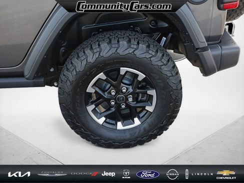 Used 2025 Jeep Wrangler Unlimited Rubicon 4xe w/ Convenience Group image 3