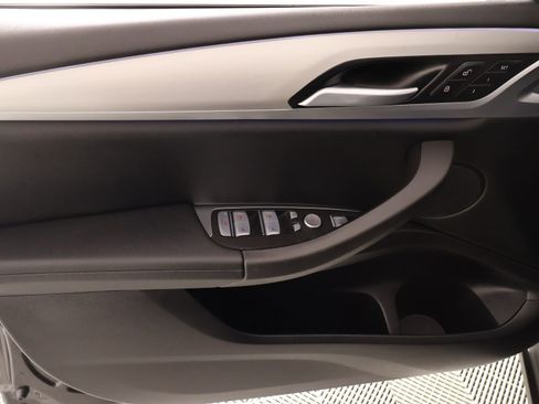 Used 2025 BMW X4 xDrive30i w/ Premium Package image 17