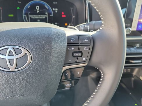 Used 2025 Toyota Camry SE image 25