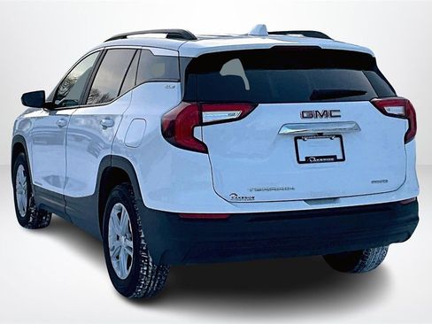 Used 2023 GMC Terrain SLE w/ Driver Convenience Package image 4