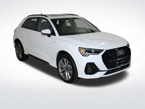 Certified 2025 Audi Q3 2.0T Premium w/ Convenience Package image 11
