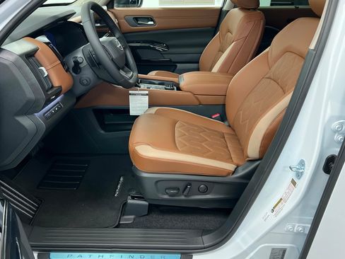 New 2026 Nissan Pathfinder Platinum image 17