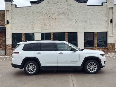 Used 2021 Jeep Grand Cherokee L Laredo w/ Luxury Tech Group I AWD/4WD image 2