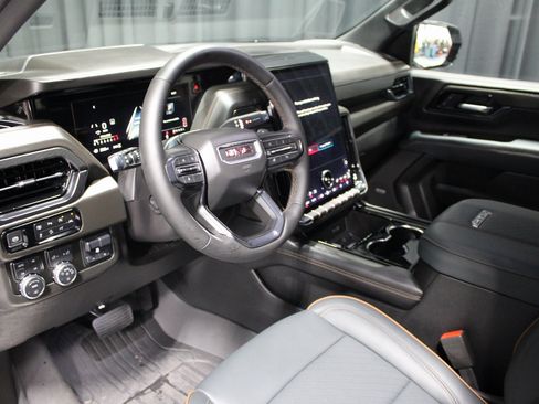 Used 2025 GMC Yukon XL AT4 w/ Premium Trailering Package image 4