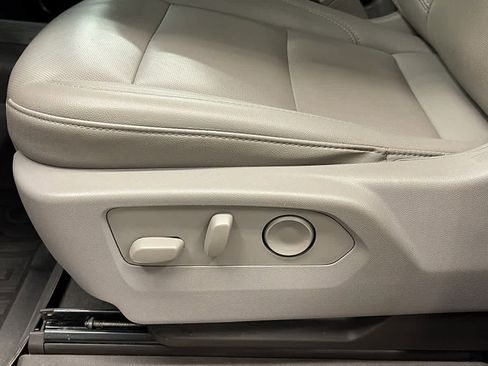 Used 2023 GMC Sierra 1500 SLT image 7