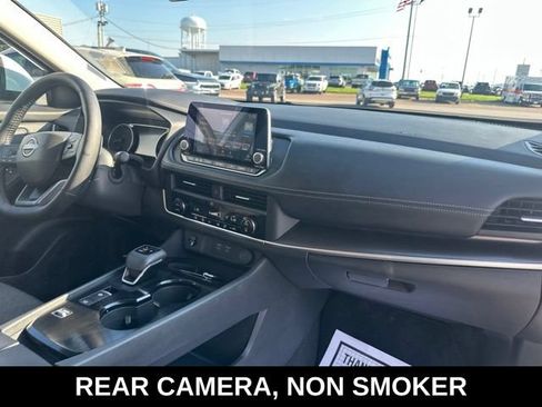 Used 2026 Nissan Rogue SV FWD image 2