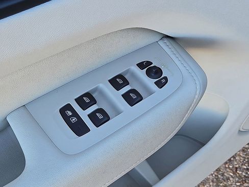 Certified 2023 Volvo XC60 B5 Ultimate image 24