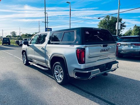 Used 2019 GMC Sierra 1500 SLT w/ Driver Alert Package I AWD/4WD image 3