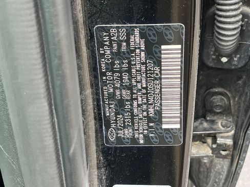 Used 2025 Hyundai Elantra Limited image 31