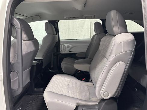 Used 2025 Toyota Sienna LE FWD image 42