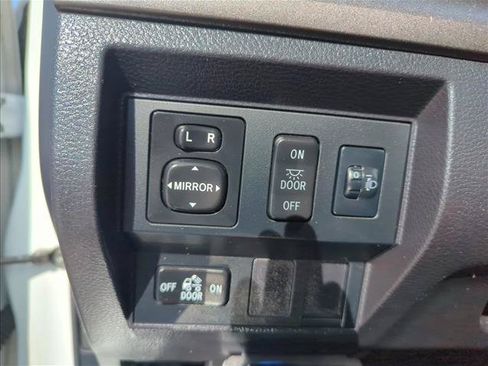 Used 2014 Toyota Tundra SR5 w/ SR5 Upgrade Package RWD image 16
