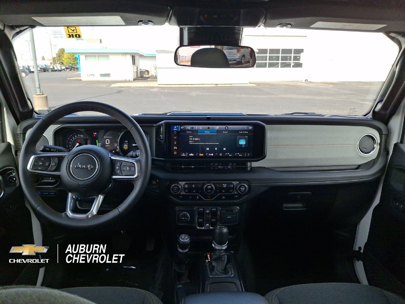 Used 2024 Jeep Wrangler Unlimited Sahara AWD/4WD image 9