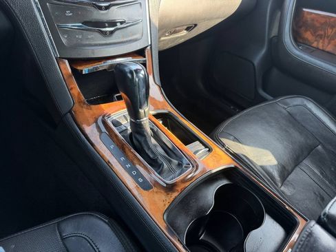 Used 2013 Lincoln MKS AWD image 24
