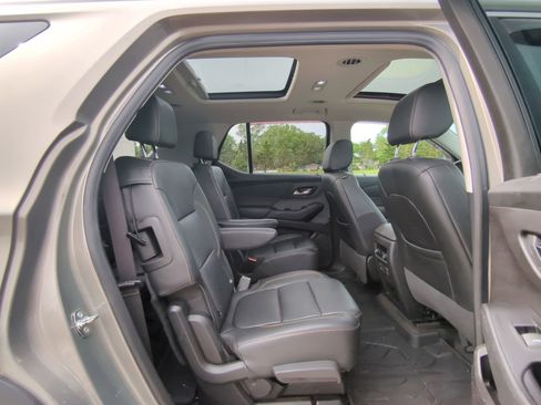 Used 2019 Chevrolet Traverse LT w/ LT Premium Package AWD/4WD image 10