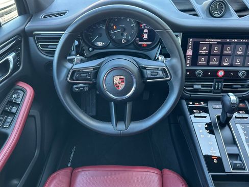 Used 2025 Porsche Macan image 16