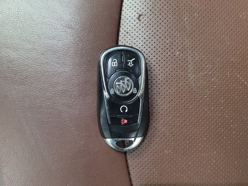 Used 2018 Buick Enclave Avenir w/ Avenir Technology Package image 32