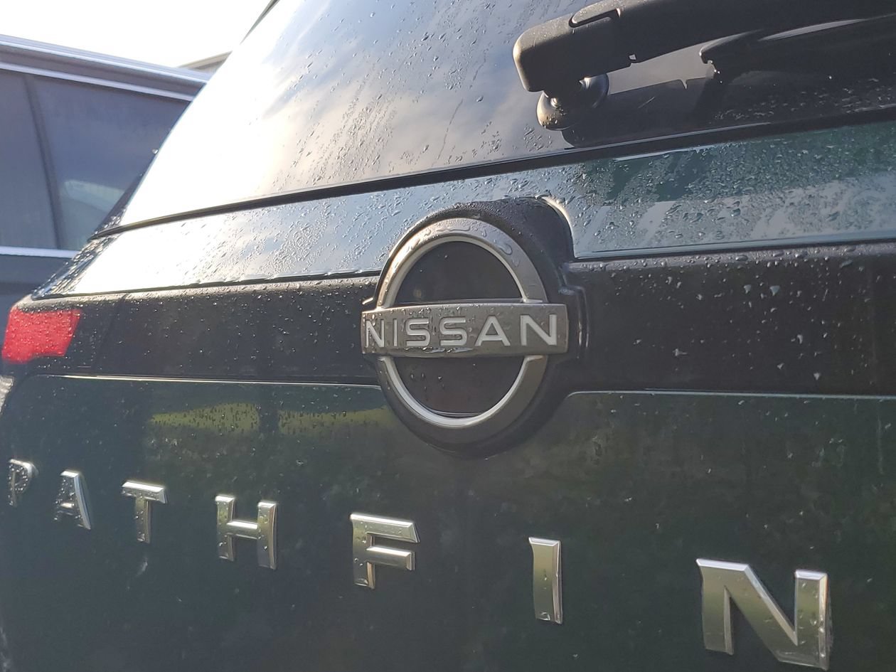 Used 2022 Nissan Pathfinder Platinum w/ Cargo Package AWD/4WD image 6