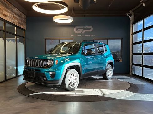 Used 2022 Jeep Renegade Latitude w/ Convenience Group AWD/4WD image 7