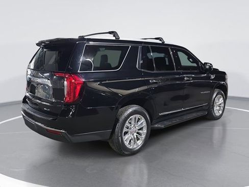Used 2023 GMC Yukon SLT w/ SLT Premium Package image 3