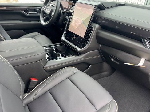 New 2026 GMC Yukon XL Elevation AWD/4WD image 14