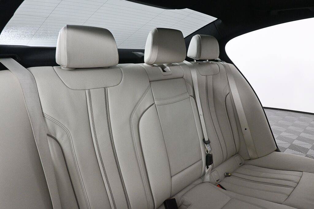 Used 2019 BMW 530i w/ Luxury Package RWD image 18