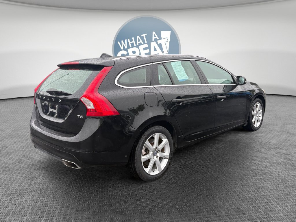 Used 2017 Volvo V60 T5 Premier w/ Convenience Package FWD image 3