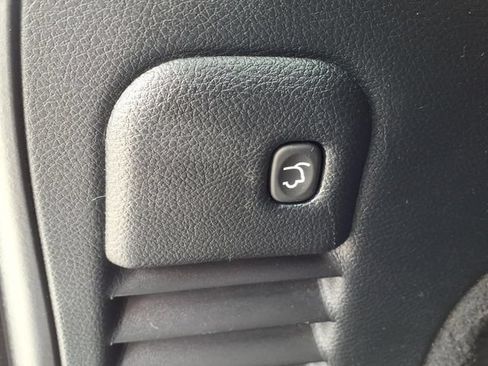 Used 2019 Jeep Grand Cherokee Overland AWD/4WD image 21