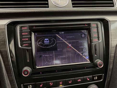 Used 2016 Volkswagen Passat 1.8T SEL Premium image 17