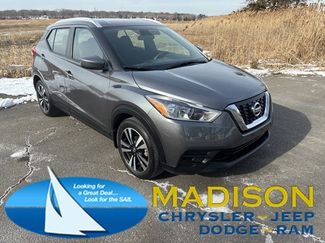 Used 2018 Nissan Kicks SV video 1