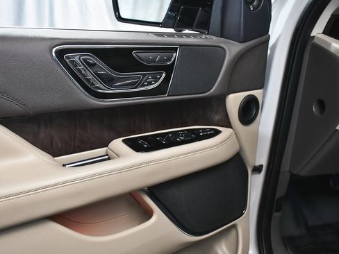 Used 2022 Lincoln Navigator L Reserve image 11