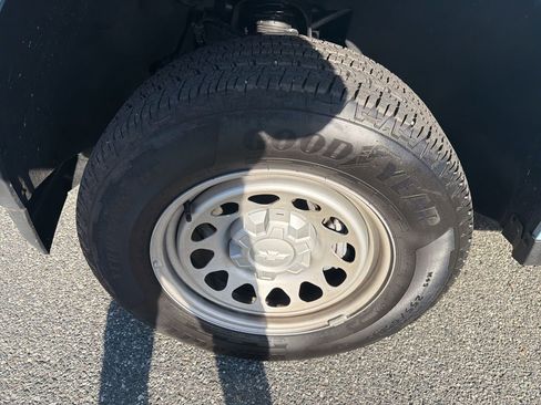 Used 2025 Chevrolet Colorado W/T w/ Advanced Trailering Package image 11