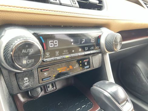 Used 2019 Toyota RAV4 Limited image 11