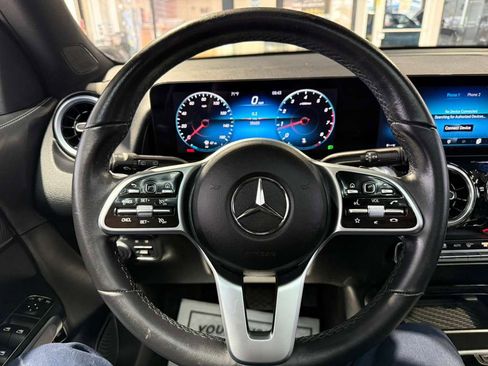 Used 2023 Mercedes-Benz GLB 250 w/ Premium Package image 11