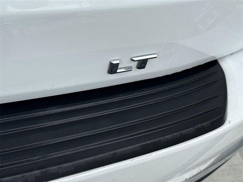 Used 2024 Chevrolet Suburban LT image 31