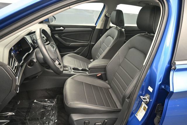 Used 2024 Volkswagen Jetta SE w/ Panoramic Sunroof Package FWD image 16