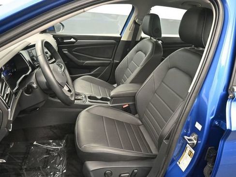 Used 2024 Volkswagen Jetta SE w/ Panoramic Sunroof Package FWD image 16
