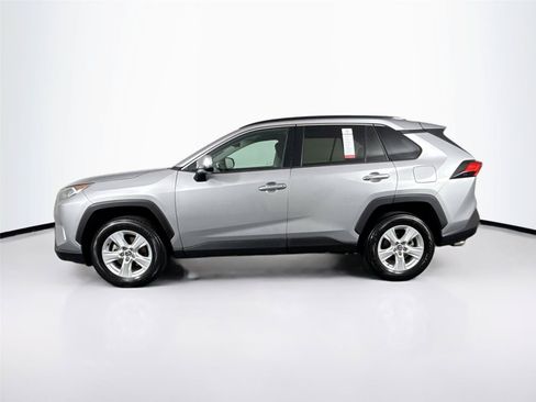 Used 2020 Toyota RAV4 XLE w/ Convenience Package FWD image 12