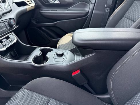 Used 2022 GMC Terrain SLE image 14