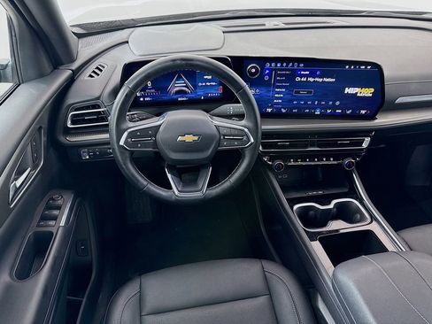 Used 2025 Chevrolet Traverse LT image 23